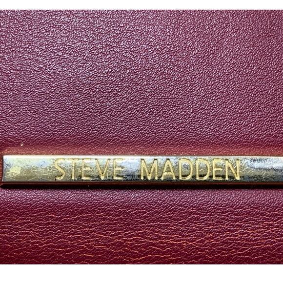 Steve Madden Wallet Coin Purse Outside Zipper Pocket Bill Fold Distressed Red - Picture 3 of 9